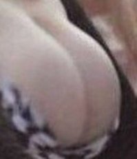 Если обрезать, то мне одному видится ж..па?