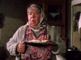 А мне еще Кира Александровна Крейлис-Петрова нравится. Такая комичная бабуля.