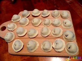 На Урале открыт памятник гигантскому пельменю