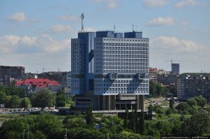 Калининград забыли. Говорят, на этом месте замок раньше стоял, уж не знаю, уродливый был или нет, но вряд ли уродливее того, что построили на его месте.