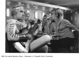 На даче у родителей есть полная коллекция пластинок из 17 альбомов -отцу подарили на 45 летие как почитателю его таланта. Еще добавлю несколько фото  где  Владимир Высоцкий и Савелий Крамаров