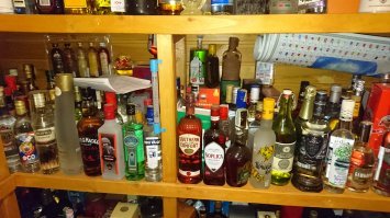 Я собираю крепкие алкогольные напитки России и мира. У меня в коллекции более 550 бутылок невскрытого алкоголя. Кстати, добро пожаловать на мой канал: