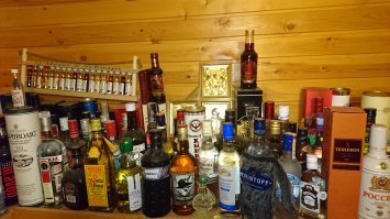 Я собираю крепкие алкогольные напитки России и мира. У меня в коллекции более 550 бутылок невскрытого алкоголя. Кстати, добро пожаловать на мой канал: