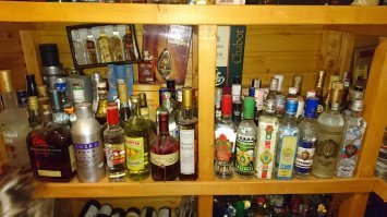 Я собираю крепкие алкогольные напитки России и мира. У меня в коллекции более 550 бутылок невскрытого алкоголя. Кстати, добро пожаловать на мой канал: