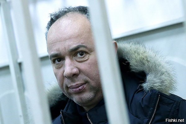 "Цена на нефть упала, но не до того предела, который был в 90-е. ЕМНИП, то в наше время нефть падала до 40 долларов, в то время, как в 90-е, она стоила 10-15". 

Во-первых, цена на нефть падала и ниже 40. Во-вторых, 15 долларов в 90-е - это больше, чем 40 сейчас. То есть получится даже неравная ситуация :). Только тогда, в 90-е, народ обнищал до уровня плинтуса, а сейчас практически нифига не почувствовал.

"Во времена высоких цен на нефть, повторюсь, мы нечего не строили, что могло бы приносить добавочную стоимость, а откладывали деньги мертвым грузом в кубышку - Резервный Фонд, который сдулся буквально недавно. Но, собственно, именно с 14 года и пошло падение по доходам у населения. Все это вылилось не только в бедность, но и в сильную экономию ещё вчерашнего среднего класса, у которого денег только на поесть и поспать, т.е. ЖКУ. И это данные Росстата". 

И тогда строилось, а сейчас так ещё больше. Деньги были нужны именно на тот самый случай, когда на нас начнут открыто давить. Кое-кто знал, что так будет, и этот кто-то оказался явно умнее тех, кто хотел нас задушить своими идиотскими санкциями :). Сам же я не то что беднее не стал, а только богаче, даже покупать всего стал больше, за других не знаю, да мне и не особо интересно. Но самое смешное, когда в 90-е народ буквально выживал, страдая от безумной нищеты, войны и разрухи, либерастам было пох.., они на то внимания не обращали (ибо так и было задумано, чтоб народ загнулся, ибо народ этот по-ихнему "не тот"), зато сейчас такую вонь поднимают, что только держись! О народе они беспокоятся, видите ли, вспомнили они про народ, ага! Что-раньше не вспоминали, а тут глядите-ка вспомнили!А шо такое, "озарение" снизошло что ли? Думаю, что если выгнать либерастов со всех радио, ТВ и газет, то никто бы ничего особенного даже и не заметил.

"Все бренды, которые ты перечислил - это наследие СССР, а не созданное что-то новое. Глобально это не только не приносит прибыли, но ещё и само импортозависимо". 

Все бренды - это вообще всегда или чьё-то наследие, или чей-то кропотливый труд в течение десятилетий, или чьи-то огромные денежные вливания. Бренды не появляются как грибы после дождя, а "крутые" бренды и подавно. А ещё бренды всегда не только импортозависимы, но экспортозависимы. Не захочет "Мерседес" - захотят другие, очередь из желающих всегда будет. Сименс вот тоже поквакал-поквакал, что наши их турбины (купленные за деньги, замечу) в Крым перетащили, да только потом перестал квакать, особенно когда узнали, что у нас сделали аналогичные турбины на своих заводах. И таки выразили "готовность продолжать сотрудничество" . Обосрались они рынок потерять и огромные деньги - вот что.
А наш "Камаз" государству принадлежит, да. И оборонные заказы тоже ему дадут. Да и модельный ряд у него уже новый. Развивается предприятие, одним словом. Ну как назло прям!
Оборонная часть УВЗ тоже вряд ли когда пострадает. жыдовский "альфа-банк" было начал выё..., но был послан нах..й и заткнулся, когда из ЦБ позвонили. А что касается гражданской продукции, то пусть "эффективные манагеры" головку свою поломают, куда будут всё это продавать. Это же частная собственность, чи нет? Значит, вперед и с песней.

"Калашникову" хвастаться уже давно не нужно, ибо производит он, в частности лучшее автоматическое военное стрелковое оружие в мире. Этим всё сказано. Кстати, гражданское оружие продается по всему миру, даже, ты не поверишь, в США, где оно очень популярно. Кто бы мог подумать. И заказы от МО тоже имеет и не маленькие. Я уж не говорю о том, сколько продает на экспорт.

А что не так с "Сухим"? По-моему, так всё прекрасно. Новый самолёт, да ещё и всем требованиям соответствует. Движки у него пока импортные, но скоро ставиться будут отечественные ПД-7, вот так вот. Кстати, если посмотреть насколько "боинг" или "эрбас" импорто-
 и экпорто- зависим, то это просто п..дец. То есть у других кооперация - это хорошо, а вот России - нельзя, да? Какая-то идиотская "логика" получается. Эх, не сбылась ваша мечта уничтожить наш авиапром, что поделать. Отсюда и вся эта вонь . Самое интересное, что жыдолиберасты сами всё разваливали, а теперь упрекают русских, что чего-то там, видите ли, пока не выпускается! Ох..ели вообще что ли? Жаль, что пока за тот ущерб, что был нанесен этой и другим отраслям никого из жыдолиберастов пока не расстреляли или не закрыли. Очень жаль. Но будем надеяться, что это пока, и что таки расстреляют или закроют :).
А вот военные "Су" - это вообще самолеты вне конкуренции, им и вовсе равных в мире нет. Да и от советского авиапрома там уже мало что осталось, хотя и советский авиапром он тоже был наш, его наши люди строили для себя, а не кто-то там его строил и не для кого-то там, а посему ссылки на то, что он бывший советский больше похожи на детский-сад-трусы-на-лямках, настолько они завистливы, злобны и глупы.

И вообще, всё что у нас делается - это всё наше, там написано "сделано в России", понятно?

Бурейскую ГЭС тоже строили наши люди и для себя. И достроили и она таки заработала, жыдолиберастам назло, а нам на пользу. И всё благодаря правильной государственно ориентированной политике Президента Путина. Чё ж её при жыдолиберастах-то не достроили, а? Не потому ли, что жыдовские морды совершенно не способны на созидательный труд, а только красть чужое горазды, да и то только до тех пор, пока страшно не станет за свою грязную крысиную шкуру? Я думаю, что именно поэтому.
А про мосты ты лучше бы помалкивал, дабы глупость свою дремучую не показывать. Китайский мост по сложности не идет ни в какое сравнение с Крымским. Мало того, что китайский мост расположен в южных широтах, где и зимы-то вообще нет, где течений таких нет, ледоходов и таких сложных грунтов, так он ещё и построен на весьма тоненьких опорах, да и сам по себе чисто автомобильный, без ж/д путей! Зеленое и холодное сравнивать не получится, хоть ты тресни. Крымский мост - это вообще произведение искусства, шедевр инженерной мысли и трудовой подвиг, никто до самого последнего момента не верил, что там вообще можно его построить. Скаклы и укрожыды до сих пор думают, что это всё фотошоп . Идиоты . Никто не верил, а мы построили! Вот так. И правильно Путин делает, что доверяет подобные объекты своим, проверенным людям, а не кому попало. Вашим жыдам уже доверили строить космодром, так они деньги воровали и зарплату у рабочих крысили, мрази ё..ные. Ничего, их уже "прикрыли" куда надо. И поделом, собакам. главный жыд в той конторе так и вовсе лжегенералом был, форму генеральскую не заслуживши носил. Генерал крысиный, бл..ть. :). Вот они ваши жыдолиберастные "эффективные манагеры", ворье и гниль поганая на самом деле. На, смотри: