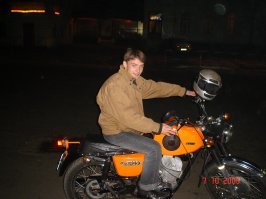 Сейчас в гараже стоит пылиться.Лет семь наверное не ездил на нём.