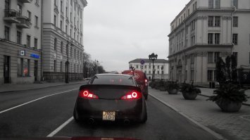 Ехал перед нами такой числа 30 декабря. Рога оленьи на крыше не зря -и правда АлЭнь. Доехал до трамвайных путей, а переехать не может нормально. Метался из ряда в ряд, что ужаленный.