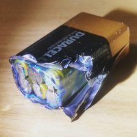 А что тут не так?
Давно так делают, особенно аккумуляторные кроны делают их АААА.