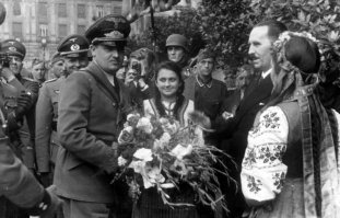 Из писем немецкого офицера: «Сначала была бравада, потом сомнения, затем испуг, а теперь - паника»