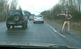 А за городом у дорог появились манекены проституток, которые будто бы собираются предложить свои услуги. Фигуры женщин с низкой социальной ответственностью настолько реалистичны, что их вполне можно принять за живых. Заметив девушку у дороги, водители снижают скорость, начинают торговаться,  тем самым, снижается вероятность наезда и ДТП.