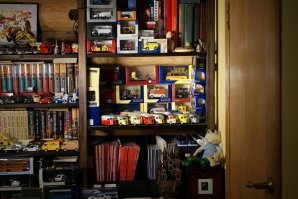 Коллекционирую модели автомобилей 1/43., не все подряд, есть несколько тем. Одна из них - модели Citroen Type H. В теме около 400 моделей, а всего в коллекции около 3000.