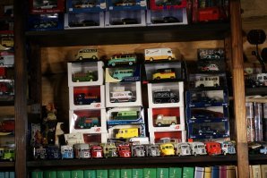 Коллекционирую модели автомобилей 1/43., не все подряд, есть несколько тем. Одна из них - модели Citroen Type H. В теме около 400 моделей, а всего в коллекции около 3000.