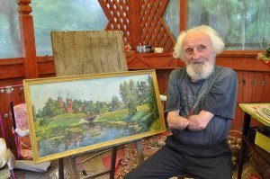 Уроженец Псковской области - художник Леонид Птицын. Осенью 1944 года трудился в составе "летучего отряда", ища и обезвреживая оставшиеся на колхозных полях мины и снаряды. 15-летний Леонид обезвредил 70 мин. 71-я рванула прямо в руках. Госпиталь, оторванные по локоть руки, повреждённый глаз, тяжёлая контузия. Казалось бы, о главной мечте - быть художником, можно забыть. Продолжать борьбу вдохновила "Повесть о настоящем человеке".
Кому интересно, рекомендую ознакомиться с подробной биографией Леонида Птицына.