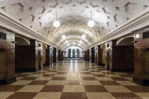 А мне вот Красные Ворота станция нравится... Всегда пасмурная и такая тихая что ли...?