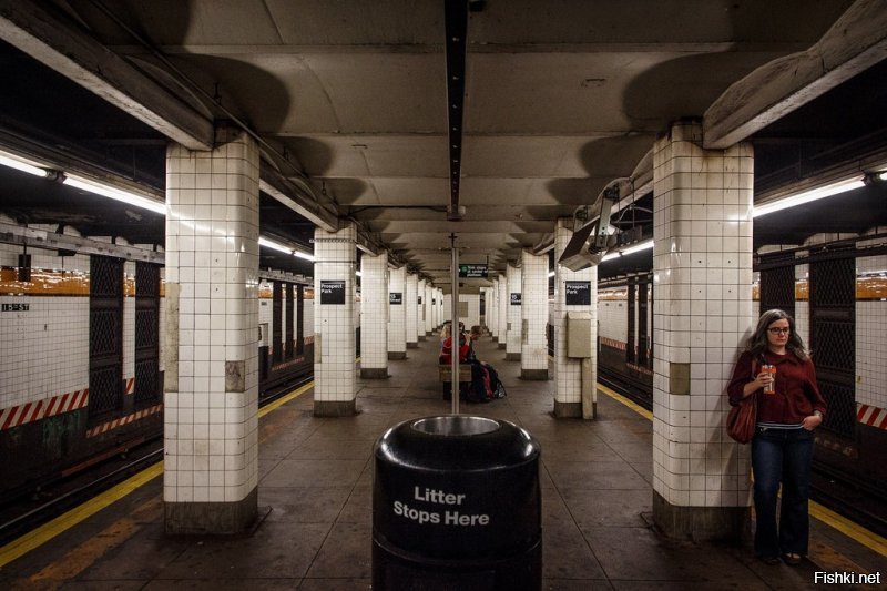 И финально - метро в Нью-Йорке - кому тут Ховрино не нравится ? ;)   :
