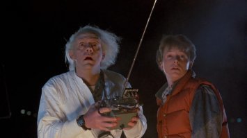 Редкий DeLorean сгорел на парковке у аптеки из-за отсутствия огнетушителя