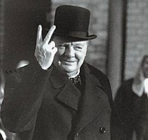 Как вы думаете в чем отличие жестов на правой и левой картинках?
На левой картинке Черчилль показывает знак victory (победа).
На правой картинке жест означает <span style='color:gray'>[мат]</span> you (те же 2 пальца только внешней стороной руки).История берет начало в средних веках. Английские лучники славились своими крутыми луками.

Так вот, когда враги брали в плен лучников, то они отрубали им средний и указательный пальцы   чтобы больше не стреляли. Кстати, если вы отрежете себе указательный палец, то вас не возьмут в армию   и это не шутка. Но вернемся к нашим лучникам. Когда неприятель подходил к крепости, то лучники показывали два пальца, типа  пальчики-то целые, сейчас мы вам дадим жару! . С тех пор этот жест стал неприличным аналогом среднего пальца.