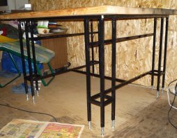 Недавно сварил такого красавца на даче. И + пару лежаков для тюленей.