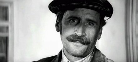 В 1968 году состоялась премьера первой экранизации романа Ильфа и Петрова  Золотой теленок . После показа в зале повисла тишина   у зрителей осталось двоякое впечатление от фильма. Затем посыпалась критика   мол, не смешно. И лишь спустя годы телезрители оценили и комедию, и Бендера-Юрского по достоинству. 
А на роль Адама Козлевича, водителя автомобиля  Антилопа Гну , Швейцер выбрал ленинградского актера Николая Боярского   дядю знаменитого нынче Михаила Боярского. 
Натуру 30-х годов для съемок тоже пришлось изрядно поискать, пока Швейцер не остановил свой выбор на городке Юрьев-Польский во Владимирской области   именно он и стал Арбатовым. Сцены с автопробегом и выступлением Бендера на трибуне снимали в соседнем поселке Сима.
Швейцер включил в один из кадров перехода через пустыню иронический знак   давнишнюю рекламу наркомата внутренней торговли  Пейте крем-соду! . 
Съёмки фильма начались утром 28 декабря в 4-м павильоне  Мосфильма . Первой снималась сцена, когда Бендер говорит:  Это конец. Конец первой серии .
На  Антилопе Гну  номера периодически меняются с 157 на тёмном фоне на 287 на светлом и обратно.
Балаганов говорит Бендеру, что "нас было 69 детей лейтенанта Шмидта" (по книге   34); Паниковскому досталась "для работы" Мордовская АССР (по книге   Поволжье).