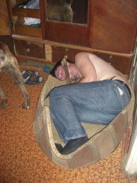 Хозяин, очевидно, у двери на коврике спит? Или так: