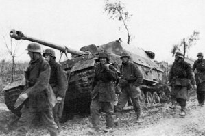 "Сейчас к людям надо помягше. А на вопросы смотреть ширше"...

АВИА ЦИЯ, -и, жен.
1. Теория и практика передвижения по воздуху на летательных аппаратах тяжелее воздуха.
2. Воздушные средства передвижения, воздушный флот. Гражданская а. Военная а.
  прил. авиационный, -ая, -ое.

Толковый словарь Ожегова. С.И. Ожегов, Н.Ю. Шведова. 1949-1992.

P.S. В какую авиацию запишем объекты на фото? Как никак люфтваффе ведь. Аж целая дивизия(впоследствии корпус) "Герман Геринг".