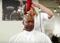 А сушат волосы паяльной лампой?)