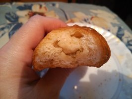 Моё личное "везение". Первое фото - пирожок с "тестом". Честно, вот тот кусочек капусты, который виден, и составил всю начинку этого пирожка. Второе - "Милка" с цельным фундуком. В отъеденной дольке было всё-таки два, а не шесть орехов.