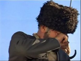 "...Как он поёт! Он из минэ душу винимает. Ещё минута - и я нэ смагу эво убит... Паджигай, Мамэд"