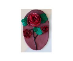 Я бы никогда не поставила этот серый   безглазый ужас в квартире.
  моя глина обжигается.
У меня все для детей. 
Гномики,пингвинчики кошечки и особенно цветы.
В вазах букеты.  Тарелки
Есть подражание картинам  классиков.
И все из глины.
 Но люблю яркие цвета.