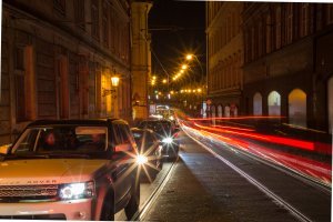 Может в Праге-8 и не было елок, зато во всей остальной Праге и ёлки, и гирлянды - всё как пложено. И фотки ты не те людям показываешь. Прага - она вот такая примерно: