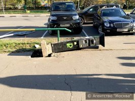 Народ против! Потому что бюджетные деньги прожирают чиновники!