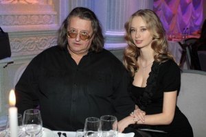 Александр Градский и Марина Коташенко (разница в возрасте - 31 год). А в весе?:)