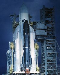 Дык под ответку на СОИ собственно "Буран" и влепили. Достаточно вспомнить первую нагрузку "Энергии" - боевой космический лазер "Скиф-ДМ", он же "Полюс", вон, на фотке видно, как красиво назвали, по-нашему )))