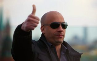 Автомобиль влетел во второй этаж американской клиники и там застрял