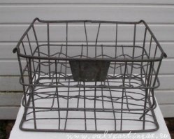 Санками у нас считалось всё, на что можно было приземлить задницу, и съехать с горки - картонки, портфели, шины, ящики из-под молока и прочая. :)