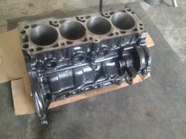 Похоже двигатель тут вообще не ВАЗовский стоит. Тщательный поиск в Интернетах показал, что это двигатель от Opel Omega 2,0.