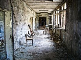 Слушайте, а ведь и впрямь жуть в нашем родном штате Мэн творится! Ладно бы где-то у черта на рогах какой-то целый мертвый город Чертополох или Чернотрава, а то вот прямо тут у нас под носом!!!