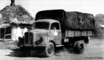 Скорее всего трофейной соляркой и заправляли либо газойлем. 
Ну и это миф что вермахт не юзал дизель.

На фото Серийный 3-тонный многоцелевой заднеприводный грузовик  Боргвард B3000S  оснащался бензиновым или дизельным двигателем мощностью 64-65 л.с. и по объему производства занимал второе место после  Опеля . 1941 год.
И он был не единичным