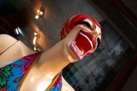 "...обязать отечественные магазины, торгующие одеждой для дам, демонстрировать наряды на манекенах, похожих на среднестатистическую жительницу России!"
-----------------------