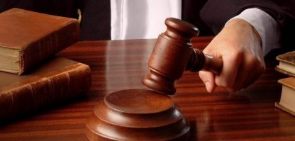 Опираясь на слова потерпевшего и предоставленный видеоматериал я, властью, которой наделил себя сам, назначаю меру пресечения для водителя БМВ  - лишение свободы на срок 5 лет. Тук.