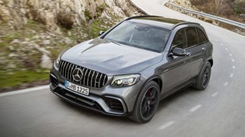 Столько же пафоса но дизайн куда "приземленей"