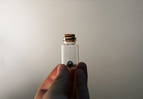 небольшое пояснение для тех кто не понял. Радиус Шварцшильда для Земли. Именно до таких размеров ее нужно сжать, чтобы получилась Черная дыра.