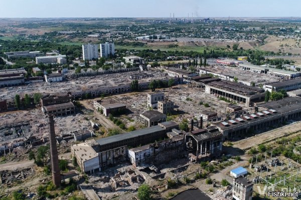 Сталинградский-Волгоградский тракторный завод   флагман Советского вездеходостроения:
1930:


1942 (после сталинградской битвы):


Послевоенные годы:



2017: