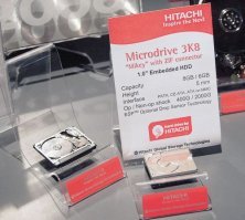 Надо признать, что телефоны с жёсткими дисками существовали,правда мало и недолго. Самый известный из них Nokia N91, в котором устанавливался однодюймовый HDD Microdrive 3K-8 8 Гб, что для 2006 года было очень круто.