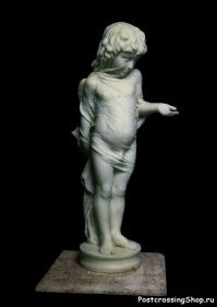 Был в Эрмитаже один раз 31 год тому назад... В 10м классе. Ближе к концу дня забрёл в экспозицию Западноевропейской скульптуры. Амур, просящий подаяние. Всё пытался понять, как эффект вуали получен. Вплотную смотришь - следы резца видно, два шага отступишь - вуаль... Топтался, наверное, минут 10-15. Наконец, женщина-смотритель подошла и спрашивает:
- Что Вас так заинтересовало?
- Да вот, никак не пойму, как вуаль получилась.
- Молодой, человек (с улыбкой), я тут двадцать лет работаю, и понять не могу, а Вы за 15 минут хотите...