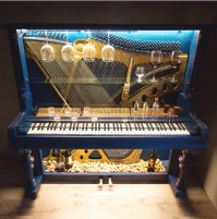 Не можете продать старое пианино? Только посмотрите, как его используют другие!