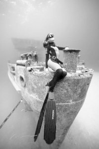 Нифига себе ласты, видно первая жаба на болоте.