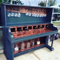 Не можете продать старое пианино? Только посмотрите, как его используют другие!