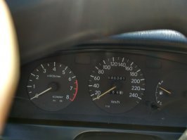 Пробег Тойоты Карины 1996 года, ездит  зять, муж  старшей сестры, он на этой машине катается 10 год, покупал при пробеге 240 тысяч, сколько скрутили предыдущие хозяева, одному Богу известно. Точно знаю, что он не трогал мотор, ну... масло  и расходники менял... ходовку делал7 С его слов мне известно, что он заливает Ликви молли каждые 8000 км.