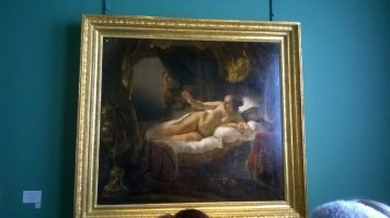 Вот еще один шедевр ,где постоянно толпится народ..